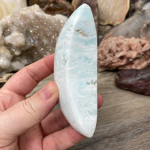 Bild in Galerie-Viewer laden, Blue Aragonite Moon #07
