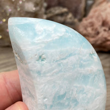 Bild in Galerie-Viewer laden, Blue Aragonite Moon #07