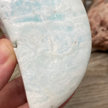 Bild in Galerie-Viewer laden, Blue Aragonite Moon #07
