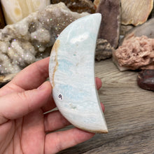 Bild in Galerie-Viewer laden, Blue Aragonite Moon #09