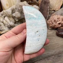 Bild in Galerie-Viewer laden, Blue Aragonite Moon #09