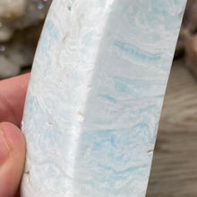 Bild in Galerie-Viewer laden, Blue Aragonite Moon #09