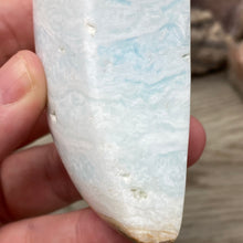 Bild in Galerie-Viewer laden, Blue Aragonite Moon #09
