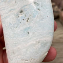 Bild in Galerie-Viewer laden, Blue Aragonite Moon #09
