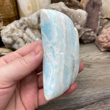 Bild in Galerie-Viewer laden, Blue Aragonite Moon #10
