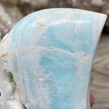 Bild in Galerie-Viewer laden, Blue Aragonite Moon #10