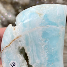 Bild in Galerie-Viewer laden, Blue Aragonite Moon #10