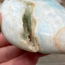 Bild in Galerie-Viewer laden, Blue Aragonite Moon #10
