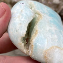 Bild in Galerie-Viewer laden, Blue Aragonite Moon #10