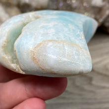 Bild in Galerie-Viewer laden, Blue Aragonite Moon #10