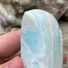 Bild in Galerie-Viewer laden, Blue Aragonite Moon #10