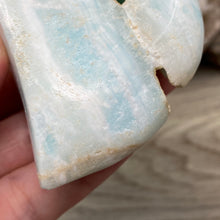 Bild in Galerie-Viewer laden, Blue Aragonite Moon #10