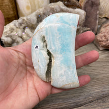 Bild in Galerie-Viewer laden, Blue Aragonite Moon #10