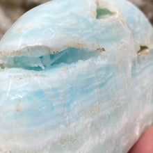 Bild in Galerie-Viewer laden, Blue Aragonite Moon #10
