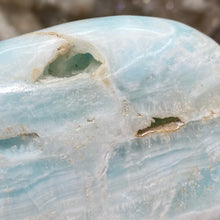 Bild in Galerie-Viewer laden, Blue Aragonite Moon #10