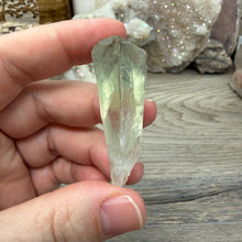 Bild in Galerie-Viewer laden, Prasiolite - Green Amethyst Rough #01