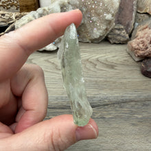 Bild in Galerie-Viewer laden, Prasiolite - Green Amethyst Rough #02