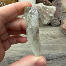 Bild in Galerie-Viewer laden, Prasiolite - Green Amethyst Rough #04