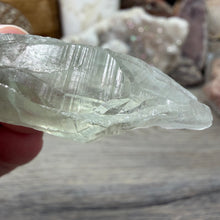 Bild in Galerie-Viewer laden, Prasiolite - Green Amethyst Rough #04