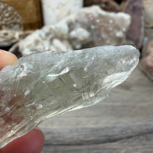 Bild in Galerie-Viewer laden, Prasiolite - Green Amethyst Rough #04