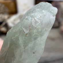 Bild in Galerie-Viewer laden, Prasiolite - Green Amethyst Rough #05