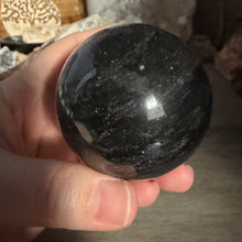 将图像加载到图库查看器中,Silver Sheen Obsidian 60mm Sphere #06