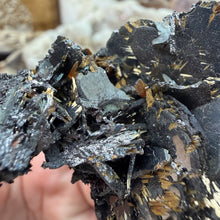 Bild in Galerie-Viewer laden, Hematite with Exposed Golden Rutile #01