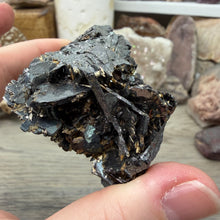 Bild in Galerie-Viewer laden, Hematite with Exposed Golden Rutile #01