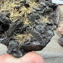 Bild in Galerie-Viewer laden, Hematite with Exposed Golden Rutile #05