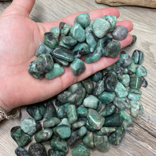 Bild in Galerie-Viewer laden, Emerald Extra Quality Small Tumbles
