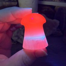 Bild in Galerie-Viewer laden, Pink Calcite / Mangano Calcite Mushroom #01