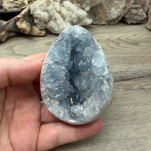 Carica l'immagine nel visualizzatore di Gallery, Celestite Semi-Polished Egg #07