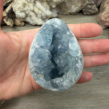 Carica l'immagine nel visualizzatore di Gallery, Celestite Semi-Polished Egg #07