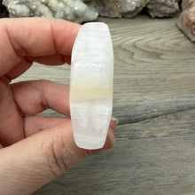 Carica l'immagine nel visualizzatore di Gallery, Pink Calcite / Mangano Calcite 2" Star #01