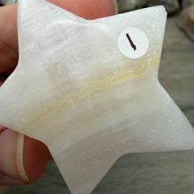 Carica l'immagine nel visualizzatore di Gallery, Pink Calcite / Mangano Calcite 2" Star #01