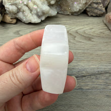 Bild in Galerie-Viewer laden, Pink Calcite / Mangano Calcite 2" Star #02