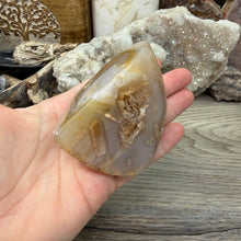 Load image into Gallery viewer, Agate Polished Geode #04
