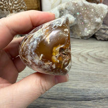 Load image into Gallery viewer, Agate Polished Geode #05