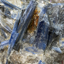 Bild in Galerie-Viewer laden, Blue Kyanite Cluster #05 with Garnet