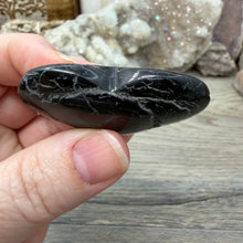 Bild in Galerie-Viewer laden, Black Tourmaline with Hematite Heart #01