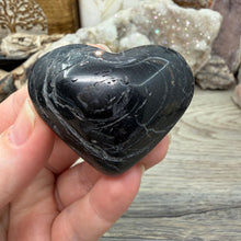 Bild in Galerie-Viewer laden, Black Tourmaline with Hematite Heart #02