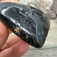Bild in Galerie-Viewer laden, Black Tourmaline with Hematite Heart #03