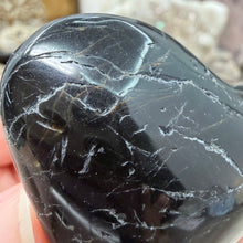 Bild in Galerie-Viewer laden, Black Tourmaline with Hematite Heart #04