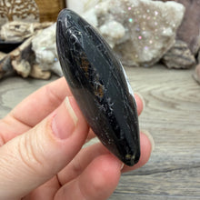 Bild in Galerie-Viewer laden, Black Tourmaline with Hematite Heart #05