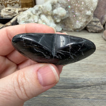 Bild in Galerie-Viewer laden, Black Tourmaline with Hematite Heart #06