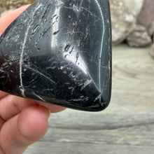 Bild in Galerie-Viewer laden, Black Tourmaline with Hematite Heart #06