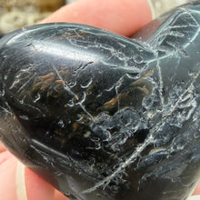 Bild in Galerie-Viewer laden, Black Tourmaline with Hematite Heart #06