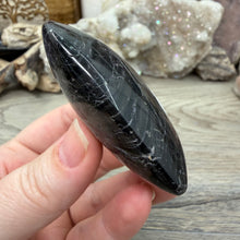 Bild in Galerie-Viewer laden, Black Tourmaline with Hematite Heart #10