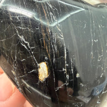 Bild in Galerie-Viewer laden, Black Tourmaline with Hematite Heart #10