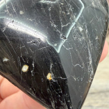 Bild in Galerie-Viewer laden, Black Tourmaline with Hematite Heart #10